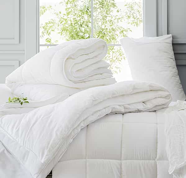 White duvet and pillow set